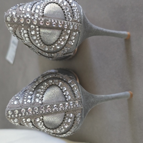 Badgley Mischka rouge Platinum satin womens heels size 8 - Picture 5 of 10